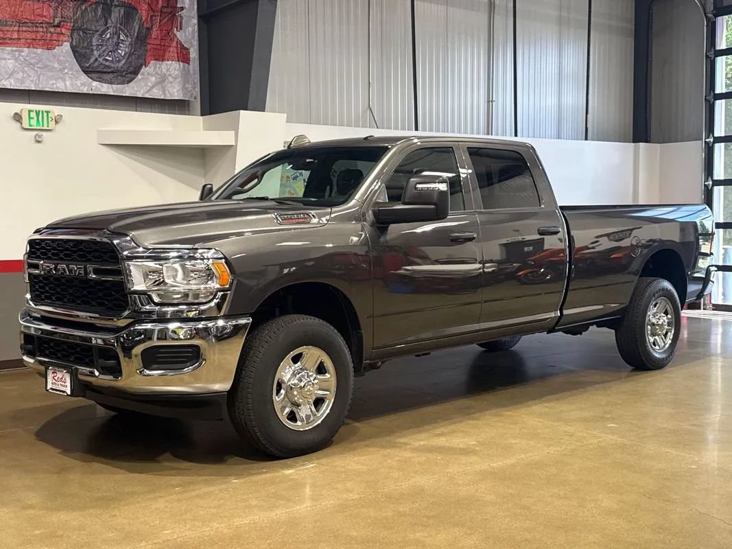 Used 2024 RAM 2500 Tradesman w/ Chrome Appearance Group AWD/4WD image 7