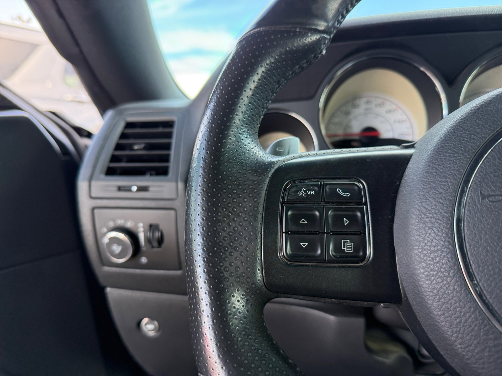 Used 2014 Dodge Challenger R/T image 20