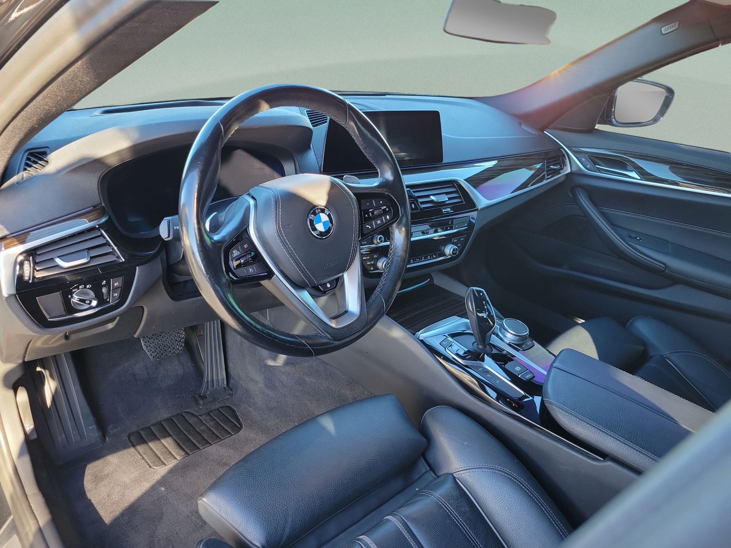 Used 2020 BMW 530e xDrive w/ Premium Package AWD/4WD image 16