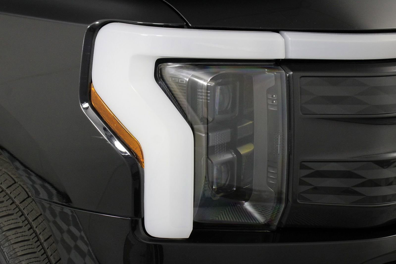 Used 2024 Ford F150 Lightning Platinum AWD/4WD image 24