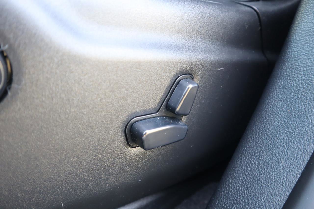 Used 2019 Jeep Grand Cherokee Laredo w/ 18" Wheel & 8.4" Radio Group image 64