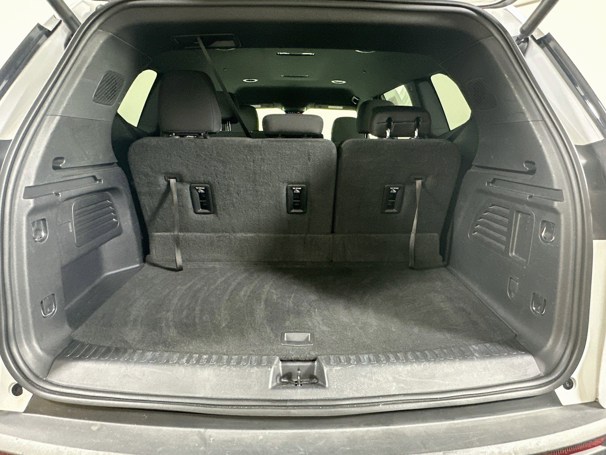 Used 2025 GMC Acadia Elevation FWD image 30