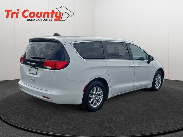 Used 2023 Chrysler Voyager LX FWD image 8