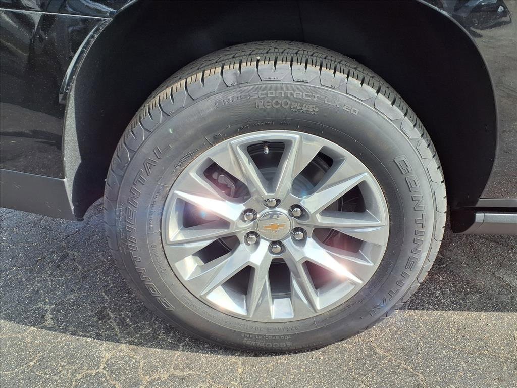 New 2026 Chevrolet Suburban Premier image 3