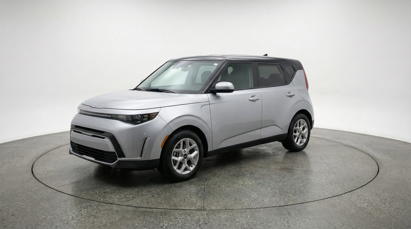Used 2025 Kia Soul LX w/ LX Technology Package FWD image 3