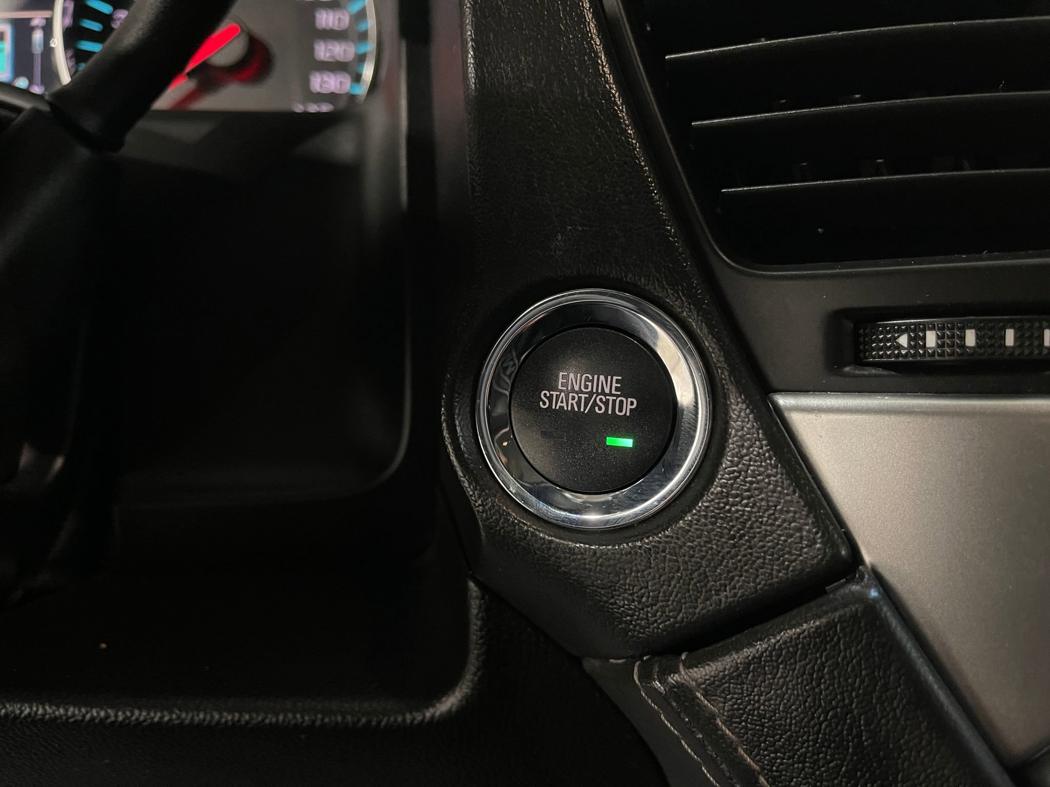 Used 2018 Chevrolet Suburban Premier image 19