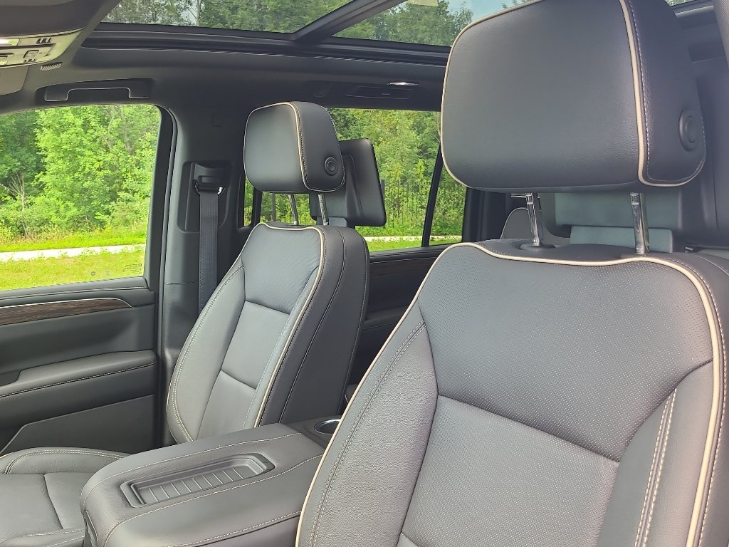 Used 2024 Chevrolet Suburban Premier AWD/4WD image 18