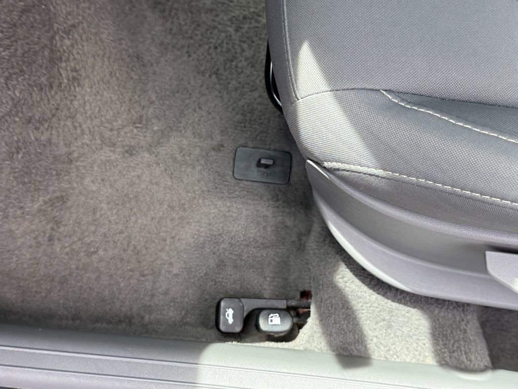 Used 2024 Hyundai Elantra SEL FWD image 29