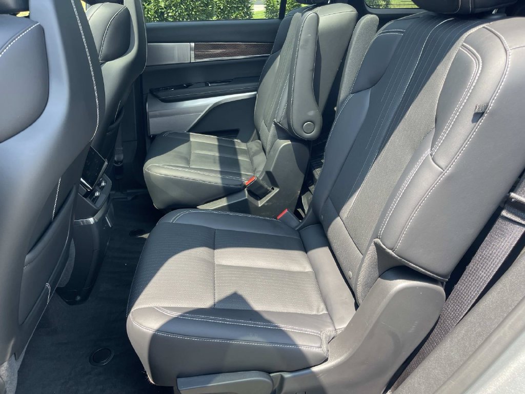 Certified 2026 Cadillac Vistiq Sport w/ LPO, Floor Liner Package AWD/4WD image 19