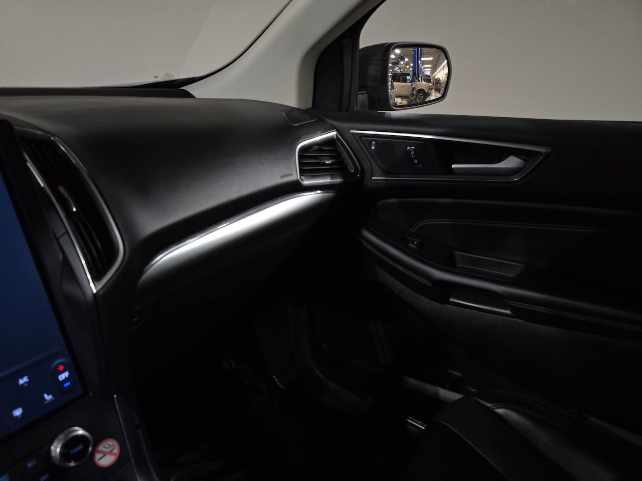 Used 2022 Ford Edge Titanium image 33