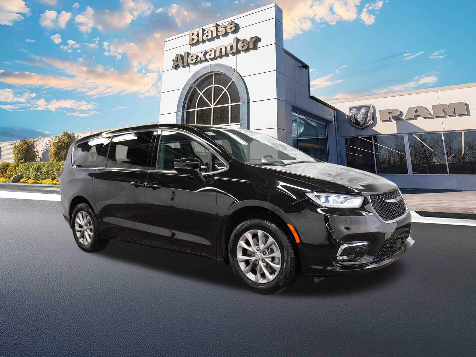 New 2026 Chrysler Pacifica Limited video 1