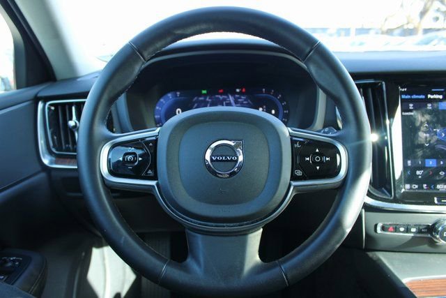 Used 2025 Volvo V60 B5 Cross Country Plus image 25