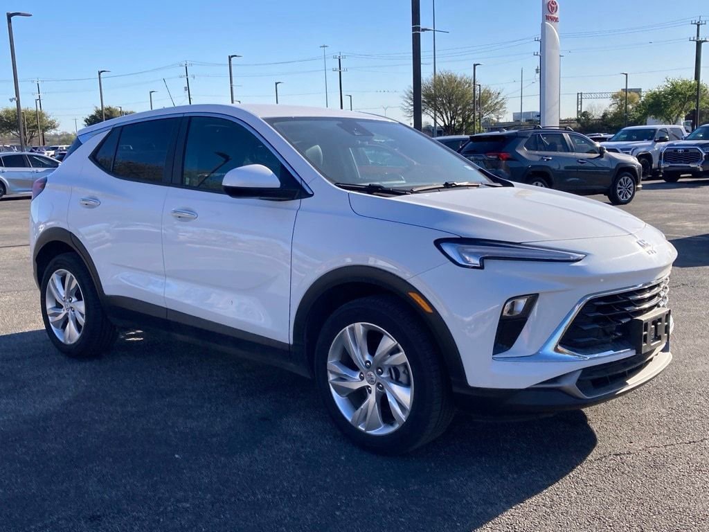 Used 2025 Buick Encore GX Preferred image 3
