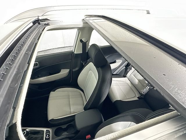 Used 2026 Hyundai Venue SEL FWD image 11