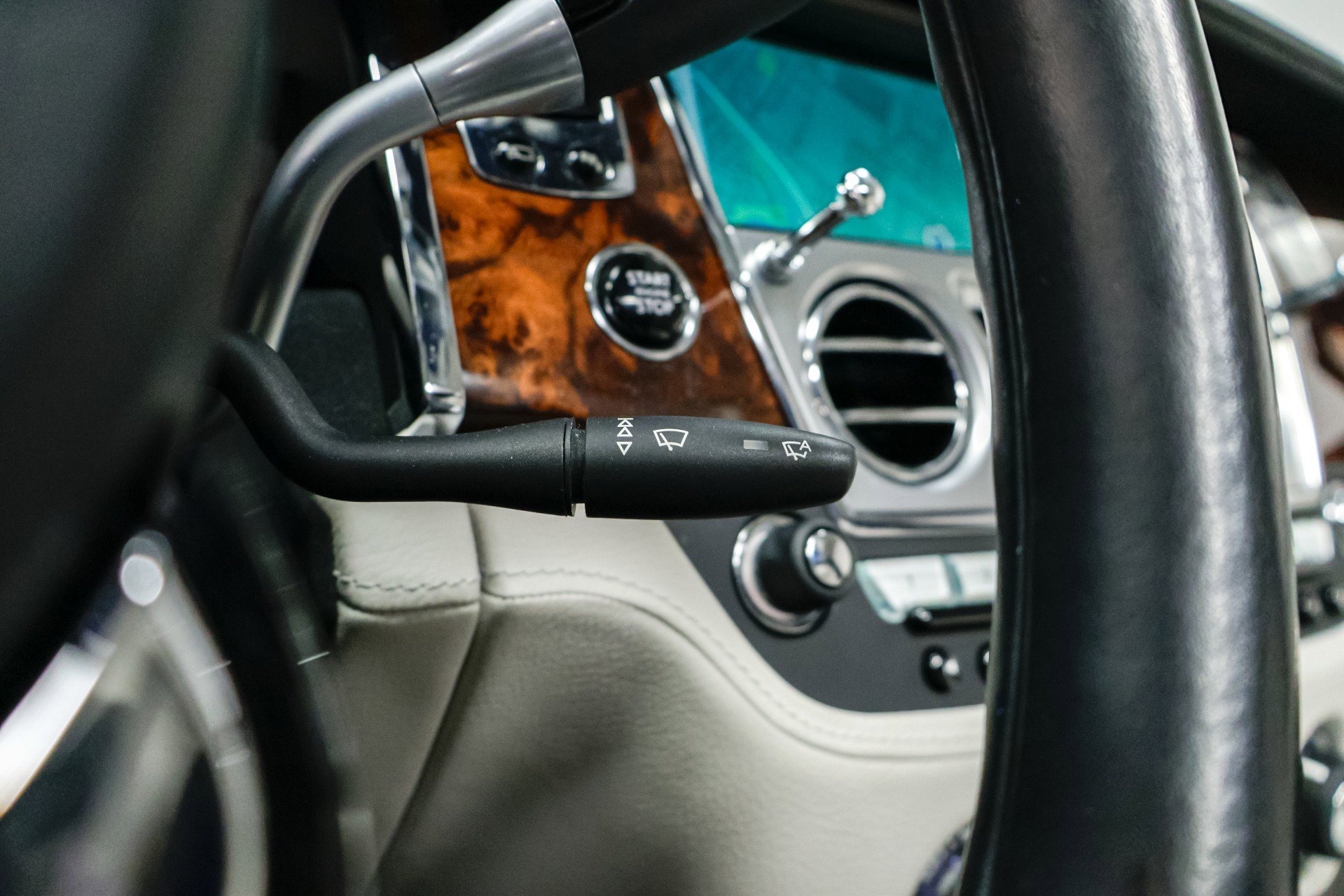 Used 2015 Rolls-Royce Ghost image 49