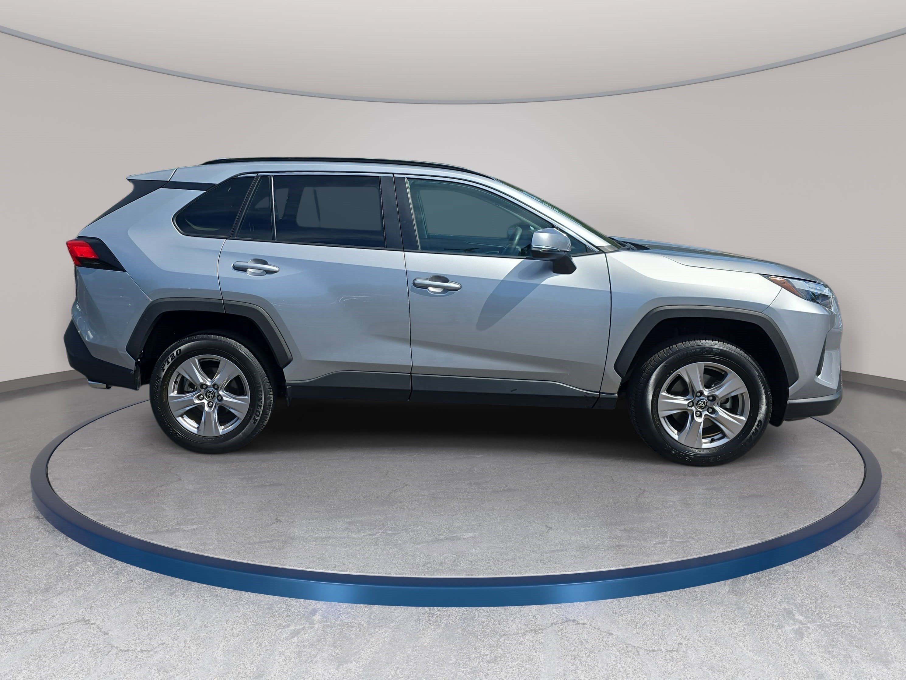 Used 2025 Toyota RAV4 XLE FWD image 4