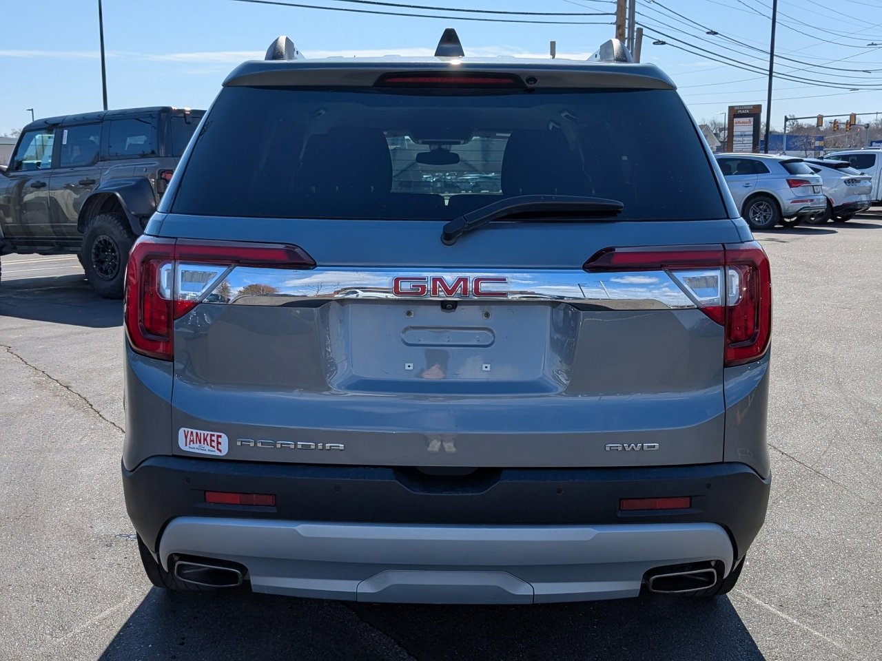 Used 2021 GMC Acadia SLE w/ Driver Convenience Package image 5