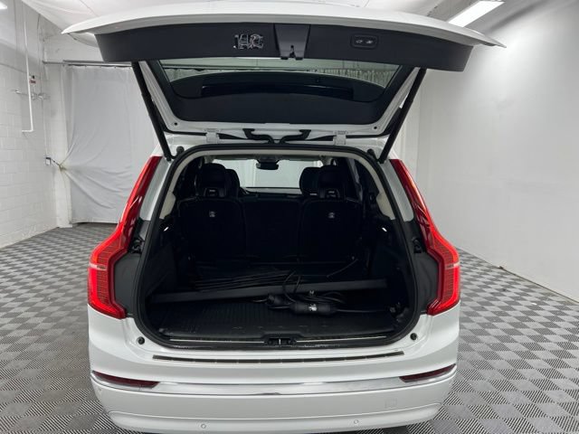 Used 2024 Volvo XC90 T8 Plus w/ Protection Package Premier AWD/4WD image 8