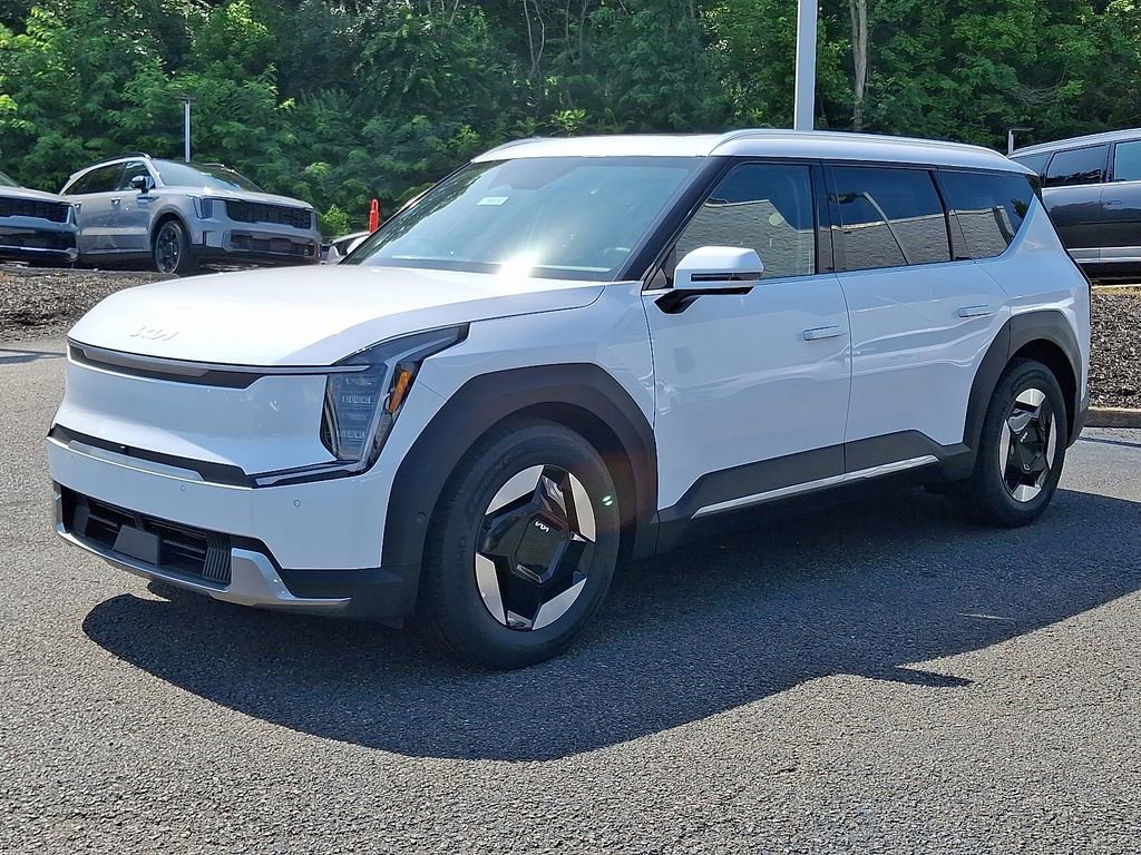 New 2026 Kia EV9 Wind video 3