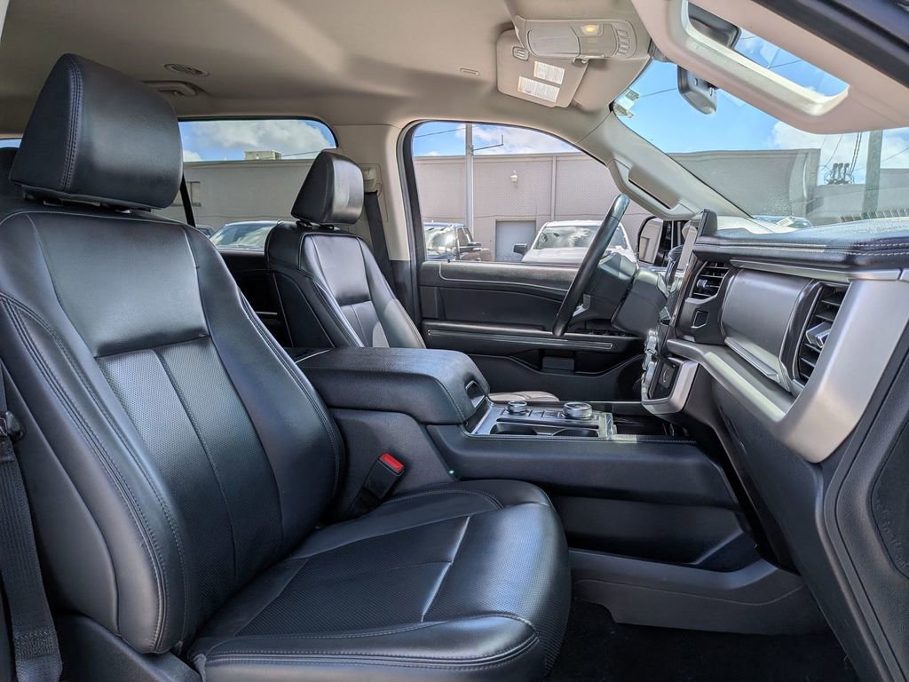 Used 2024 Ford Expedition XLT AWD/4WD image 30