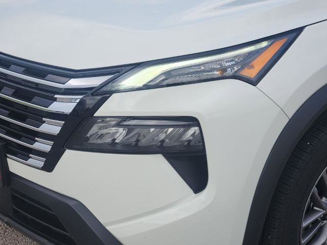 Certified 2025 Nissan Rogue S AWD/4WD image 5