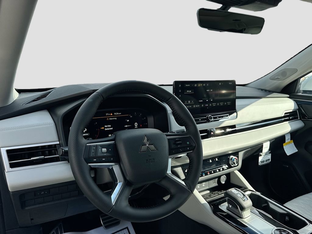 Used 2025 Mitsubishi Outlander SEL image 10
