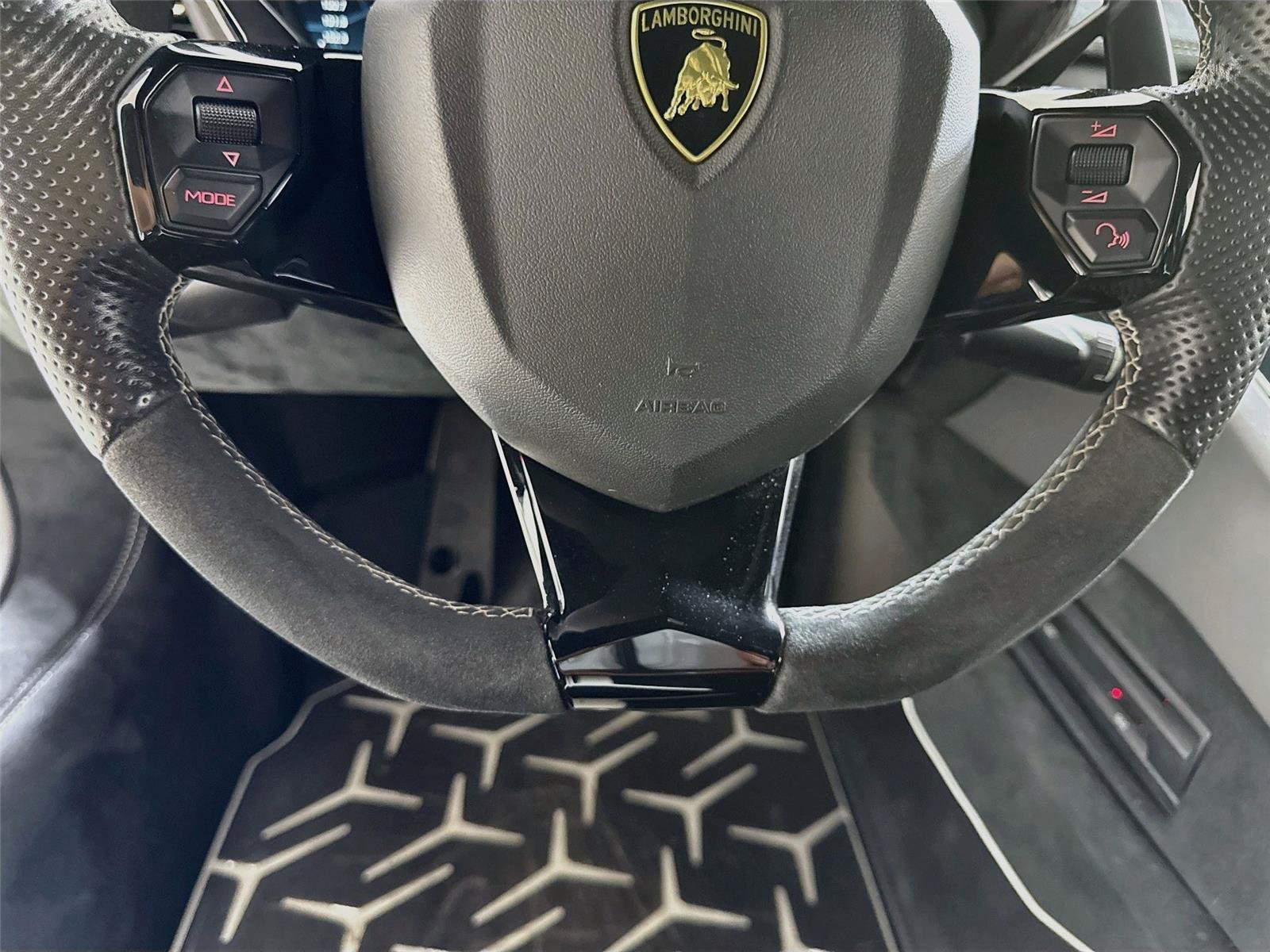 Used 2020 Lamborghini Aventador SVJ AWD/4WD image 22