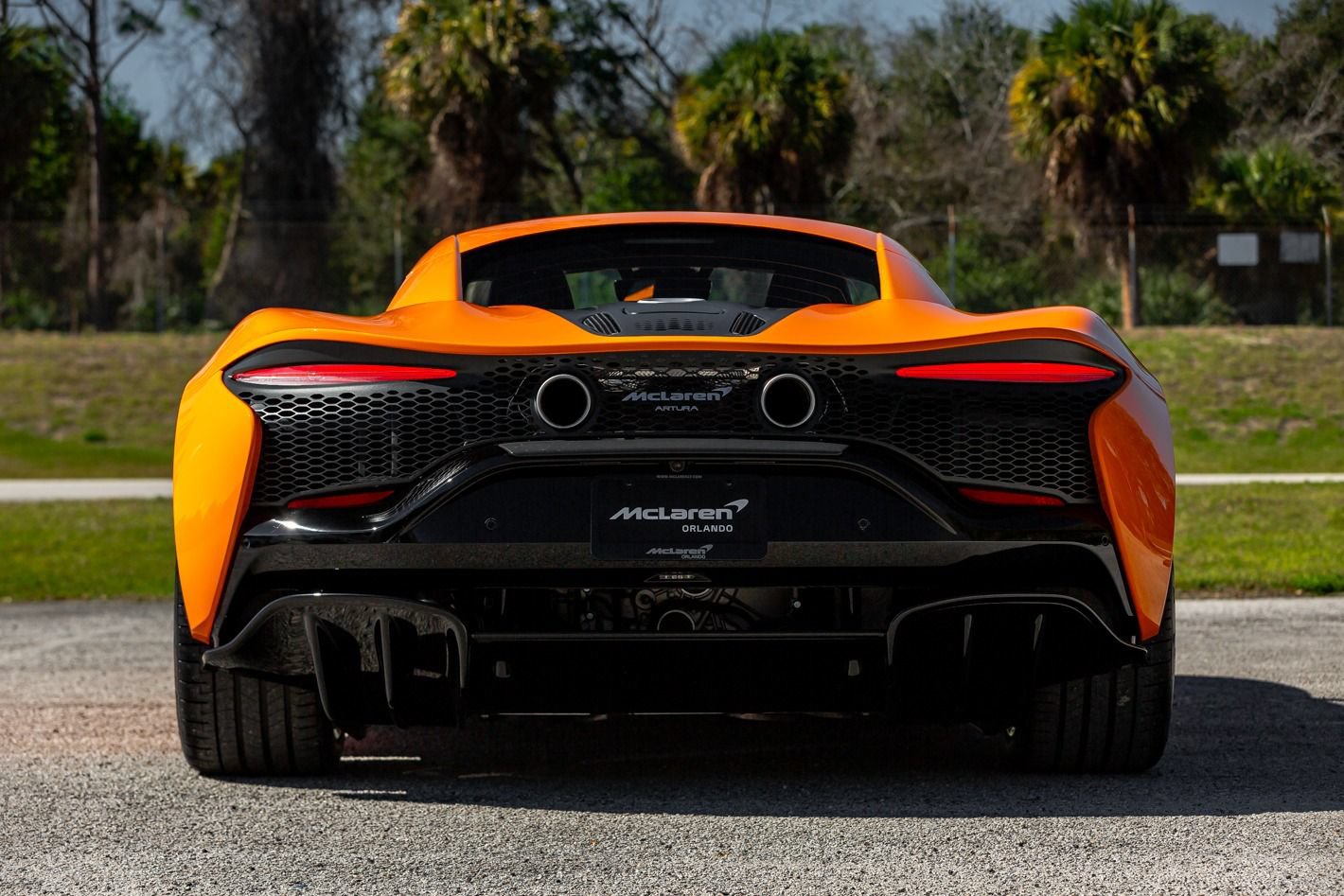 Used 2024 McLaren Artura RWD image 30
