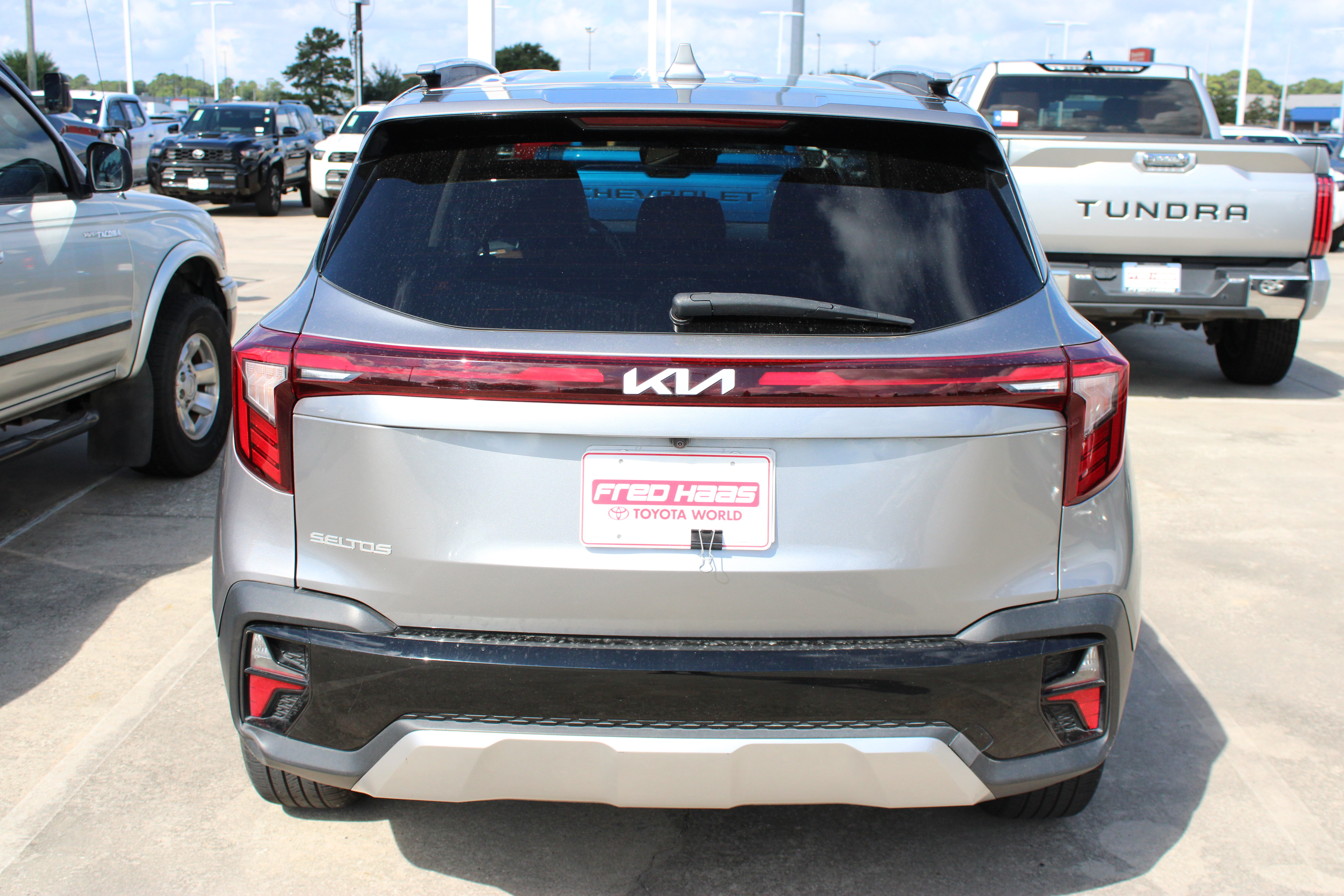 Used 2024 Kia Seltos EX FWD image 8