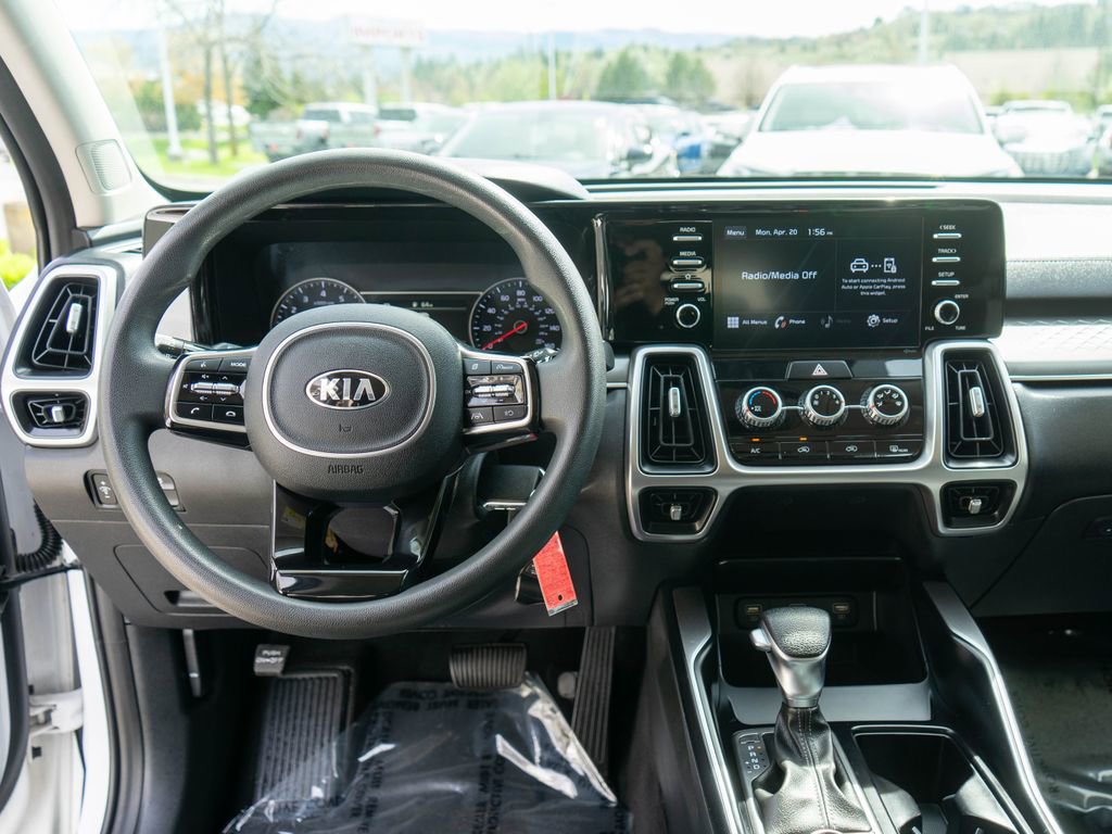 Used 2021 Kia Sorento LX FWD image 14