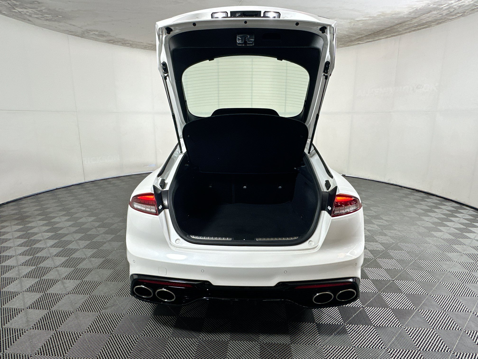 Used 2023 Kia Stinger GT-Line RWD image 31