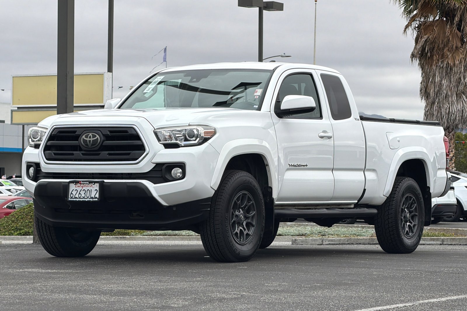 Used 2018 Toyota Tacoma SR5 RWD image 9