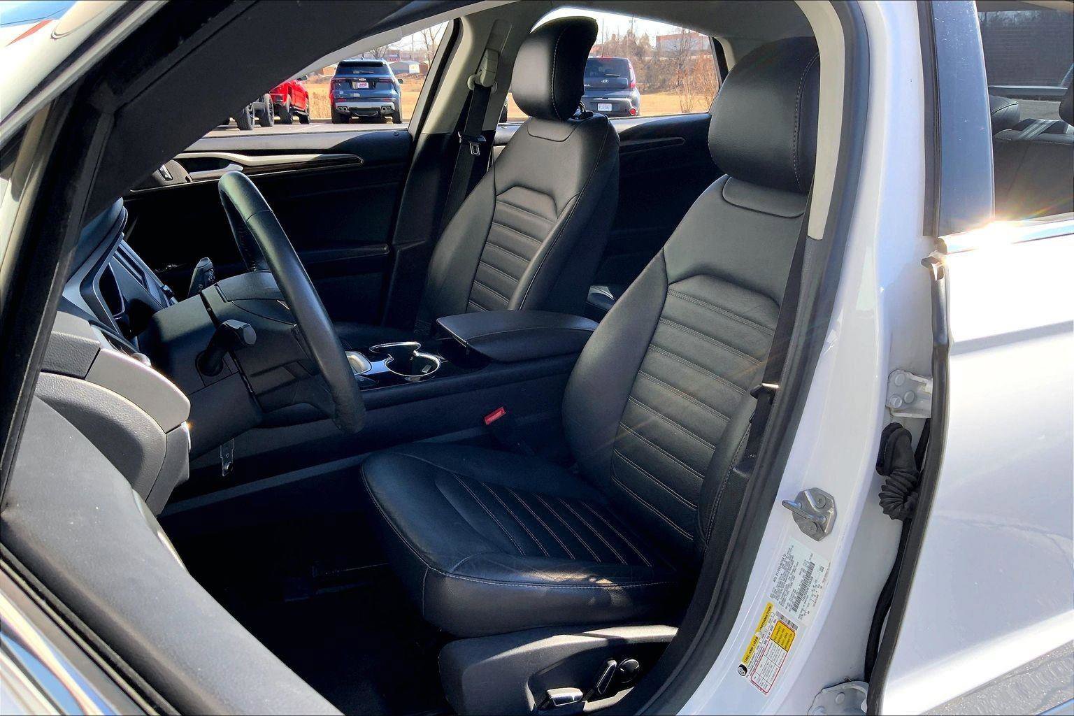 Used 2015 Ford Fusion SE w/ Equipment Group 202A image 22