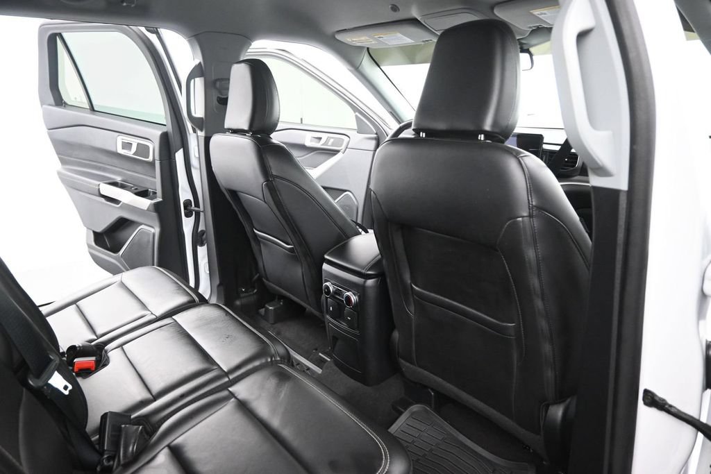 Used 2023 Ford Explorer XLT w/ Equipment Group 202A RWD image 18