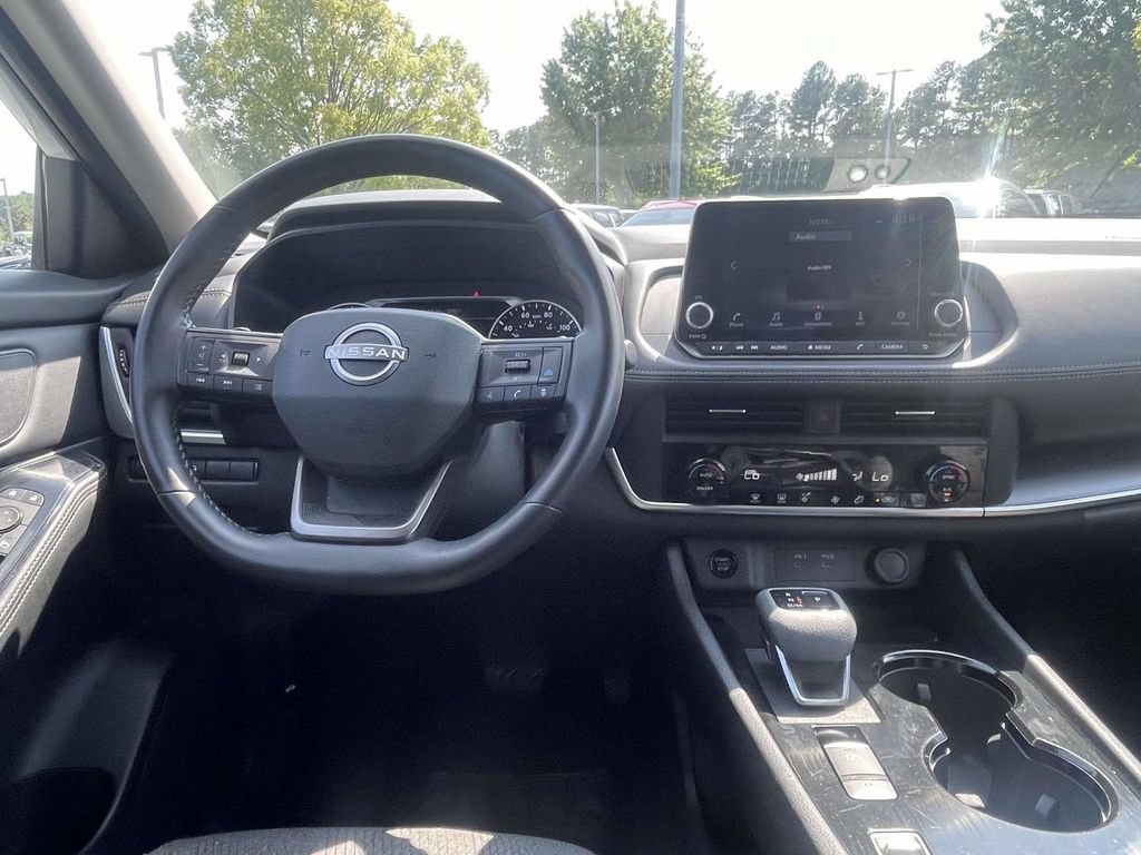Used 2025 Nissan Rogue SV FWD image 15