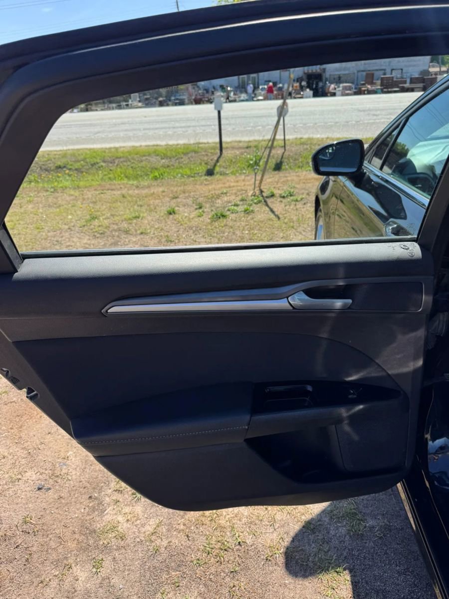 Used 2016 Ford Fusion SE FWD image 17