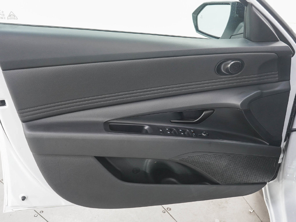 Used 2025 Hyundai Elantra SEL FWD image 19