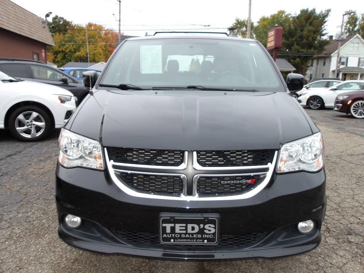 Used 2017 Dodge Grand Caravan SXT w/ Rear Park Assist Package FWD image 9