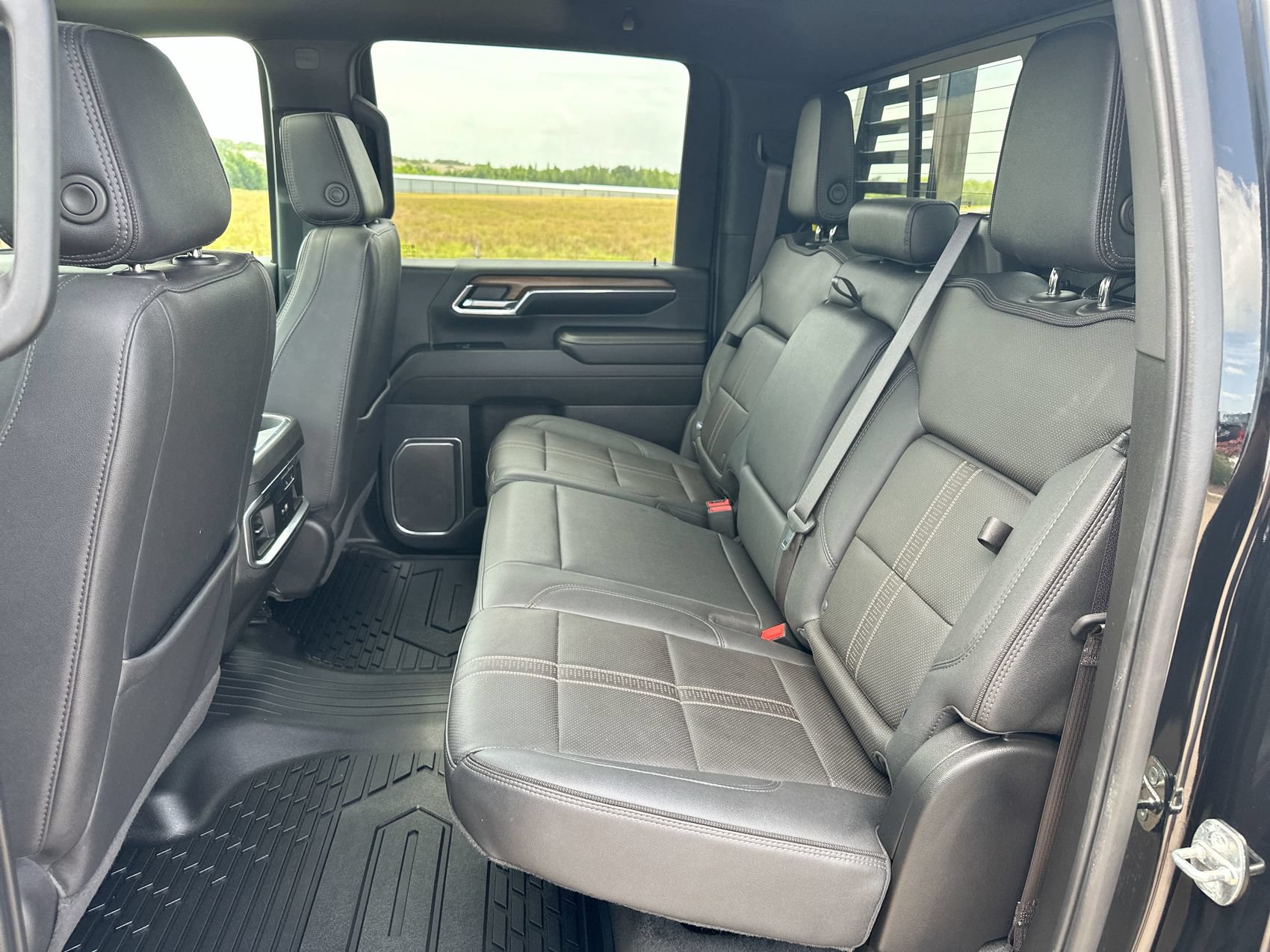 Used 2024 Chevrolet Silverado 3500 High Country w/ High Country Premium Package AWD/4WD image 23