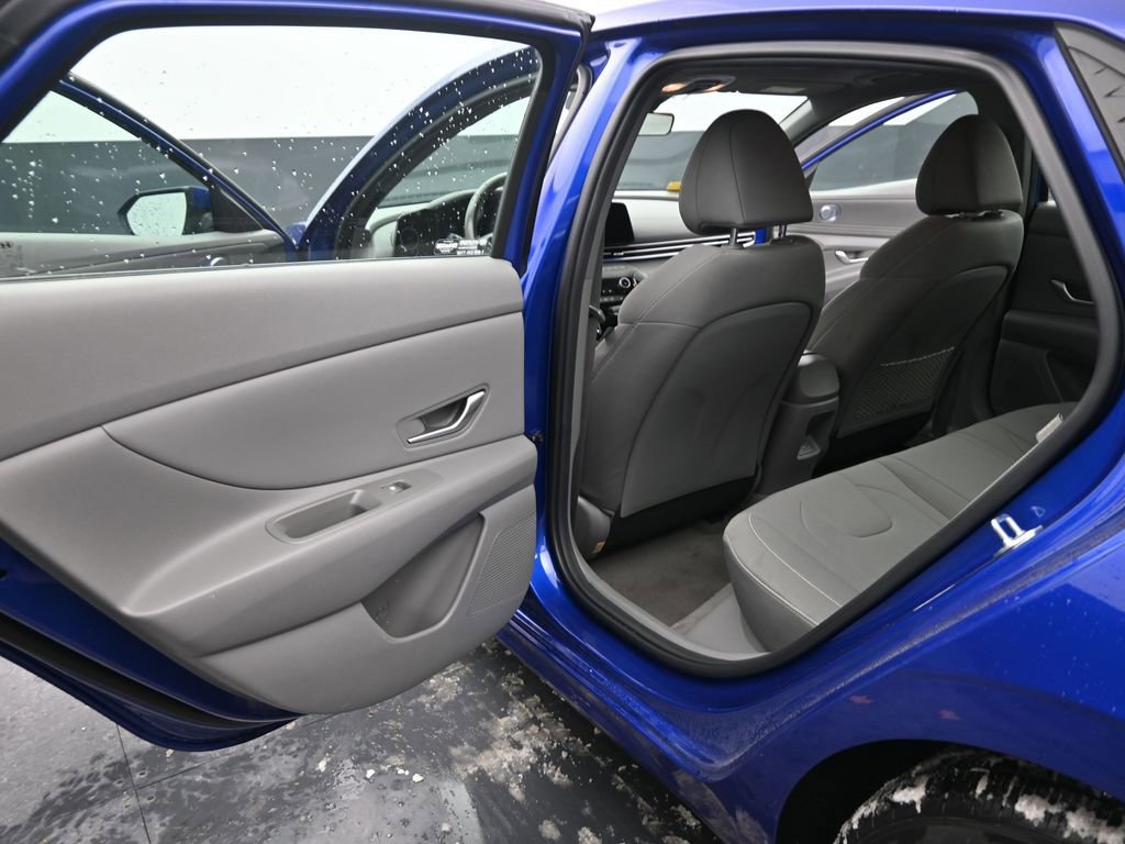 Used 2025 Hyundai Elantra SEL image 19