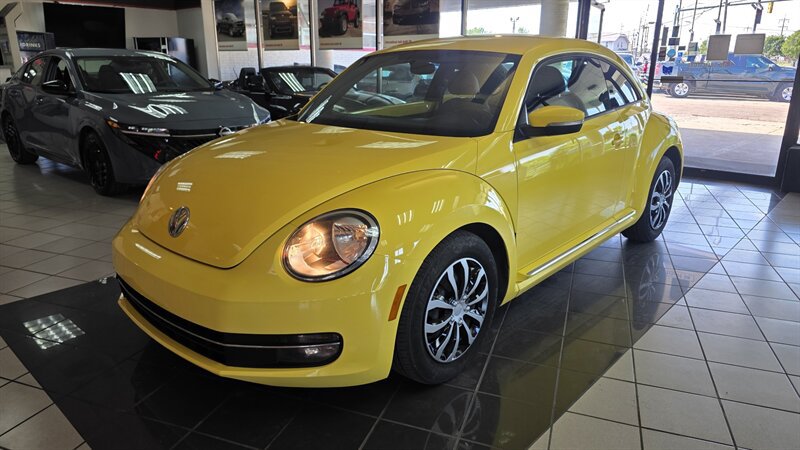 Used 2012 Volkswagen Beetle 2.5 FWD image 1