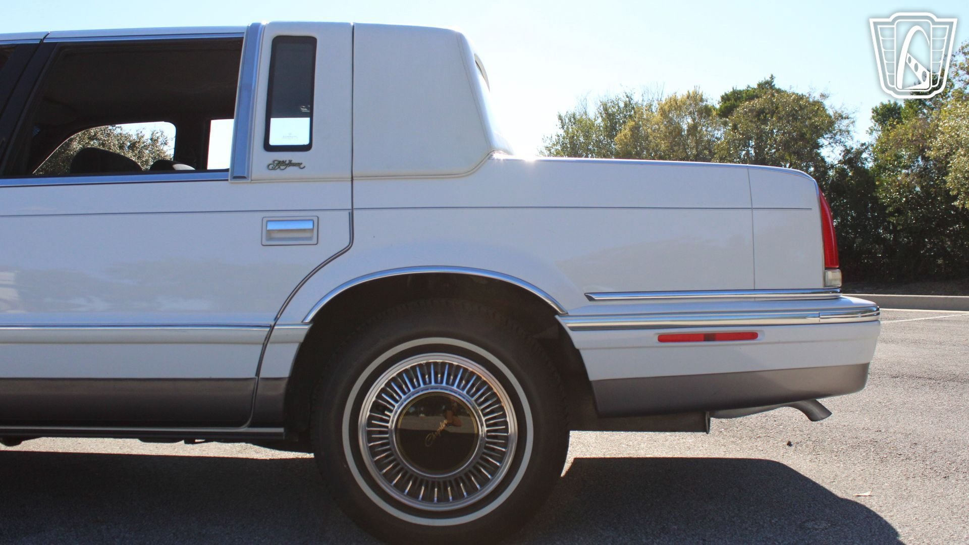 Used 1993 Chrysler New Yorker Fifth Avenue FWD image 32