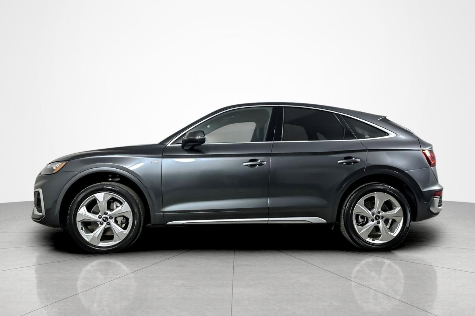 Used 2023 Audi Q5 2.0T Premium w/ Convenience Package image 2