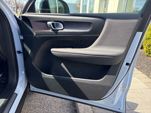 Used 2025 Volvo XC40 B5 Plus AWD/4WD image 15