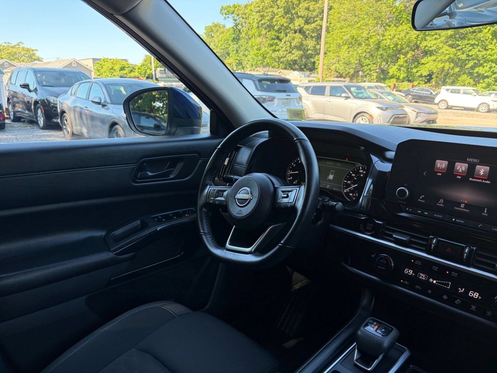 Used 2025 Nissan Pathfinder SV AWD/4WD image 36