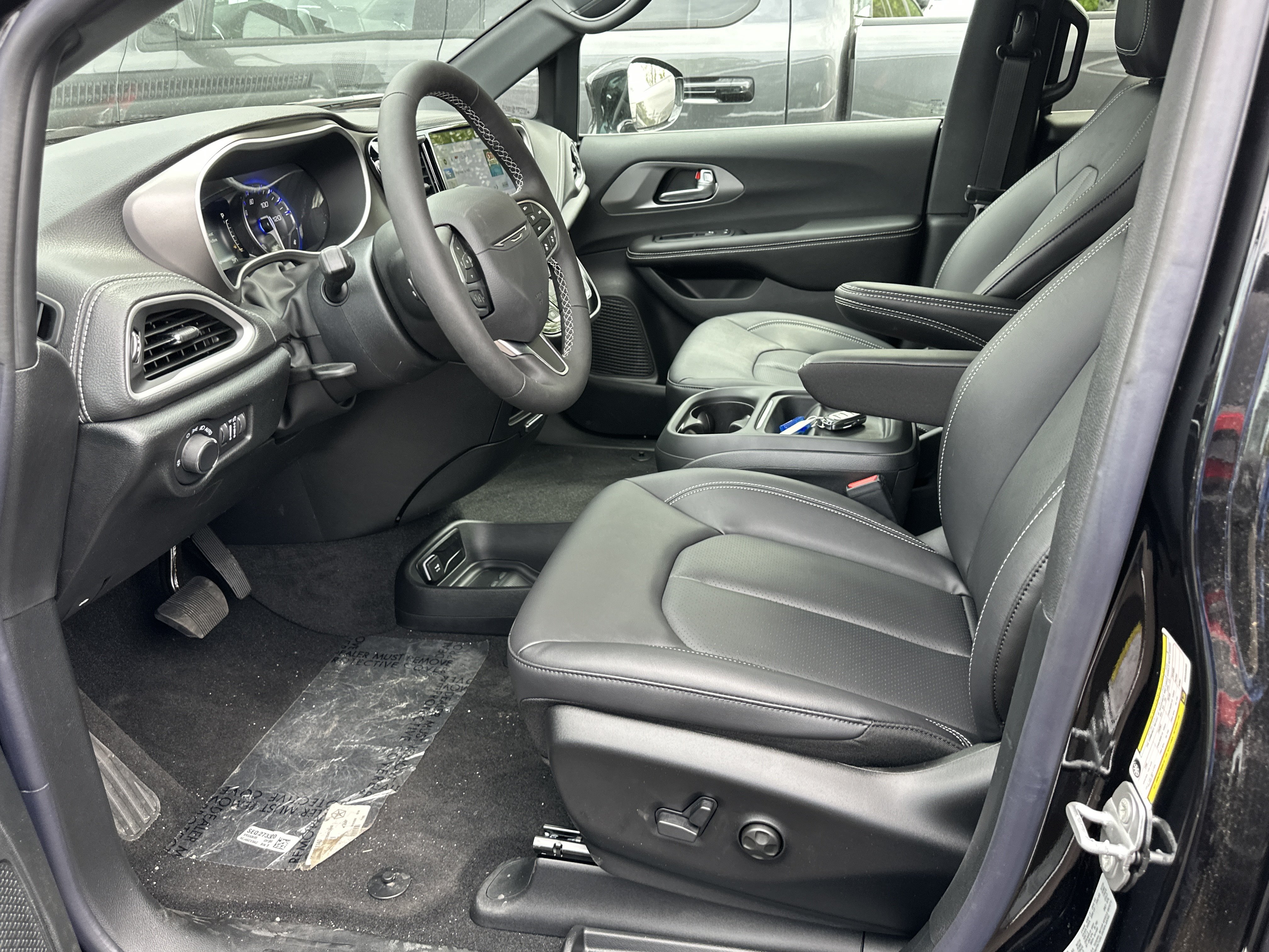 New 2027 Chrysler Pacifica Select AWD/4WD image 23