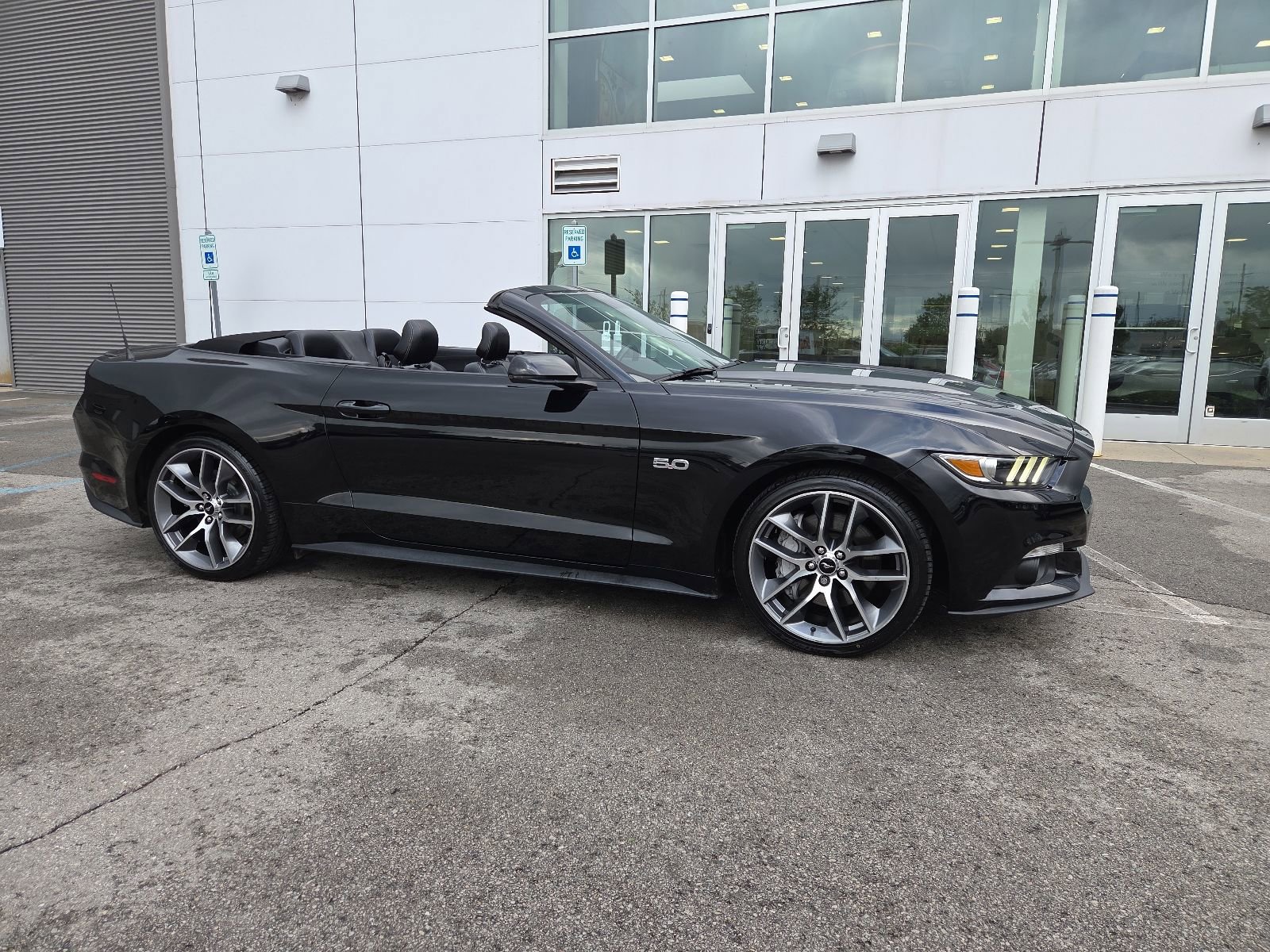 Used 2017 Ford Mustang GT Premium w/ Equipment Group 401A RWD image 11