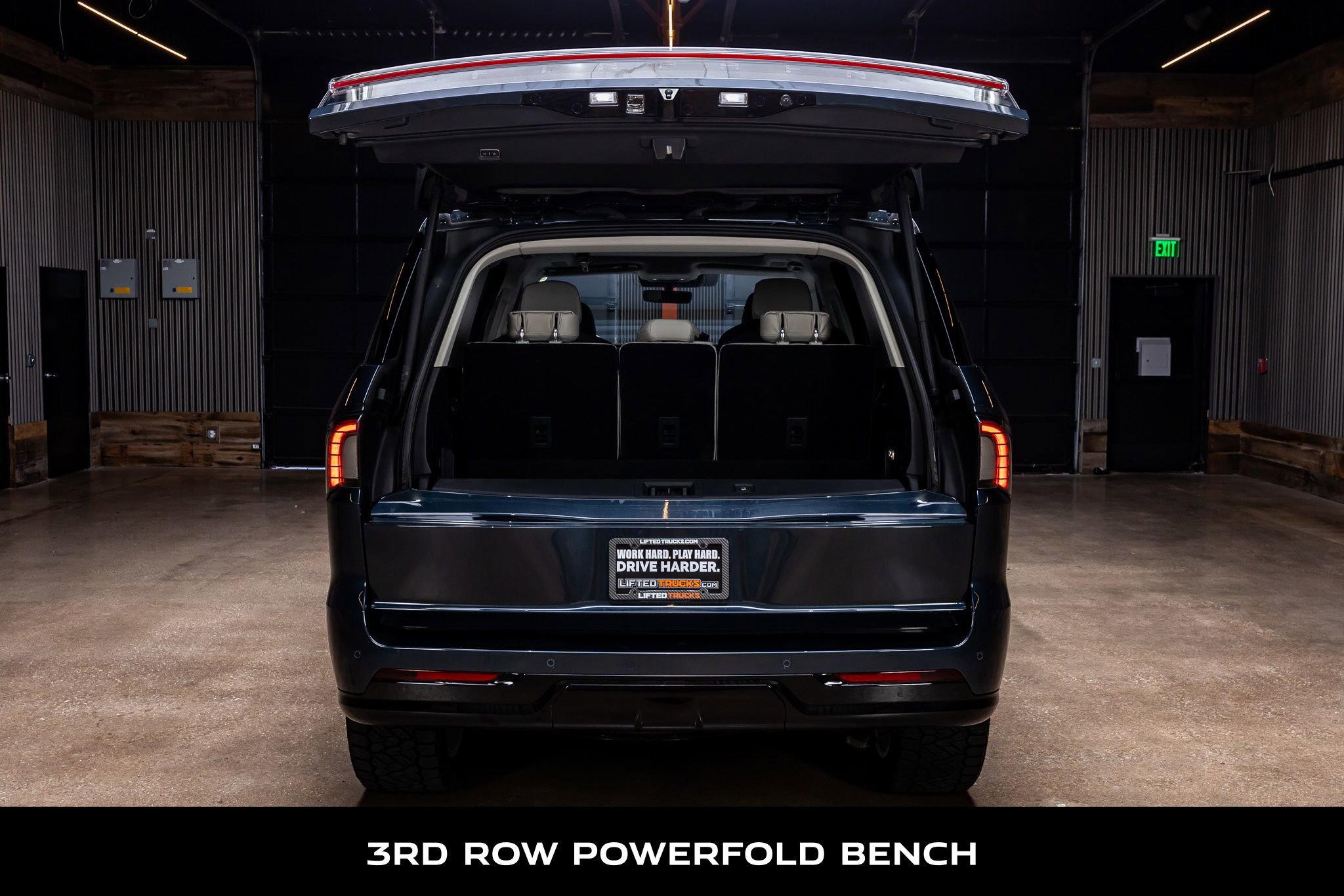 Used 2025 Lincoln Navigator Reserve image 9