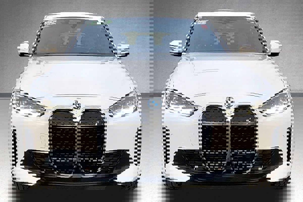 Used 2023 BMW i4 eDrive40 image 3