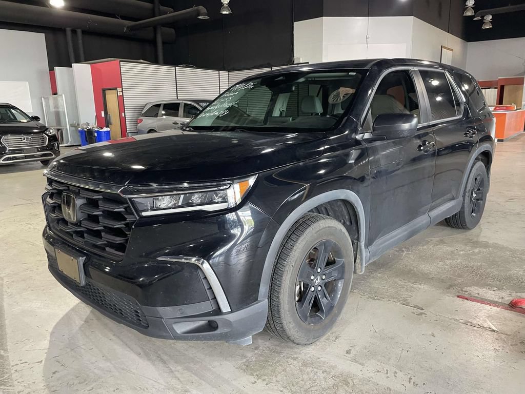 Used 2023 Honda Pilot LX image 3